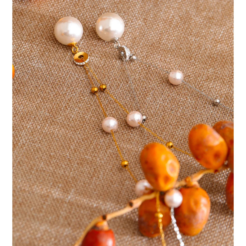 Pearl geometric chain necklace in gold-plated stainless steel with pearl.