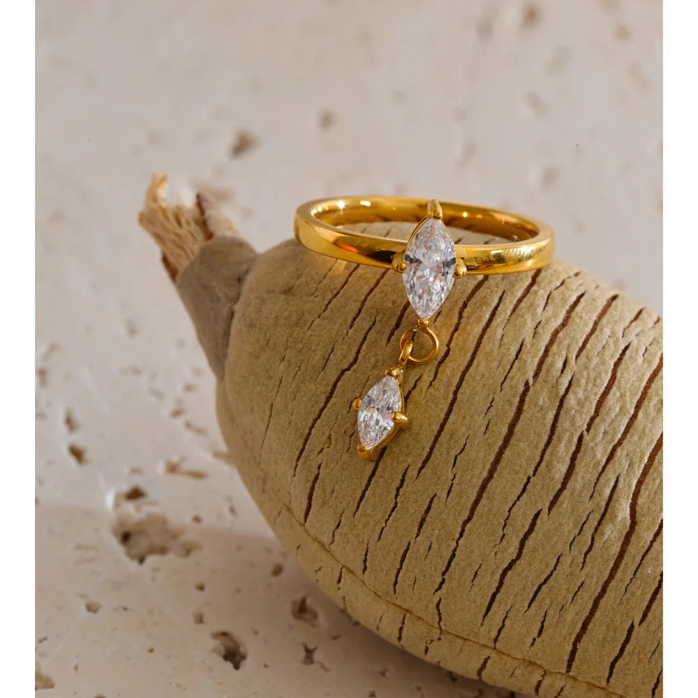 Cubic zirconia geometric ring in 18K gold-plated stainless steel with cubic zirconia.
