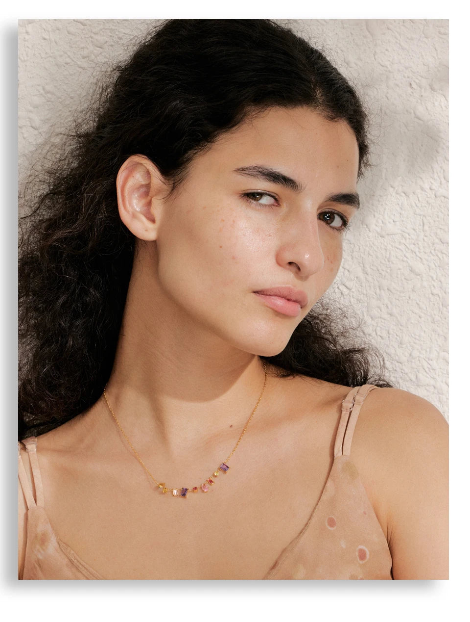 White cubic zirconia multi-color necklace in gold-plated stainless steel with cubic zirconia.