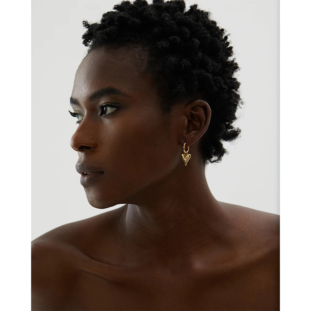 Heart earrings in gold-plated stainless steel.