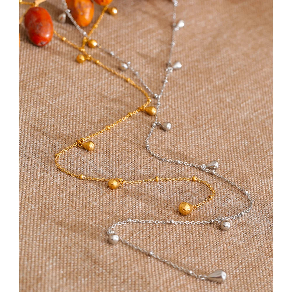 Geometric chain necklace in gold-plated stainless steel.