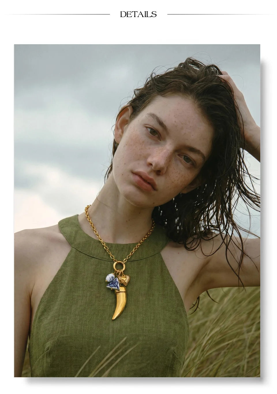 Heart geometric necklace in gold-plated stainless steel.
