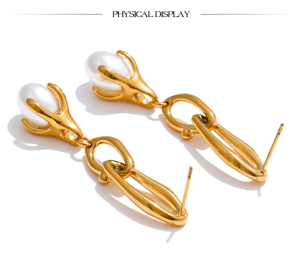 Pearl geometric earrings in gold-plated stainless steel with pearl.