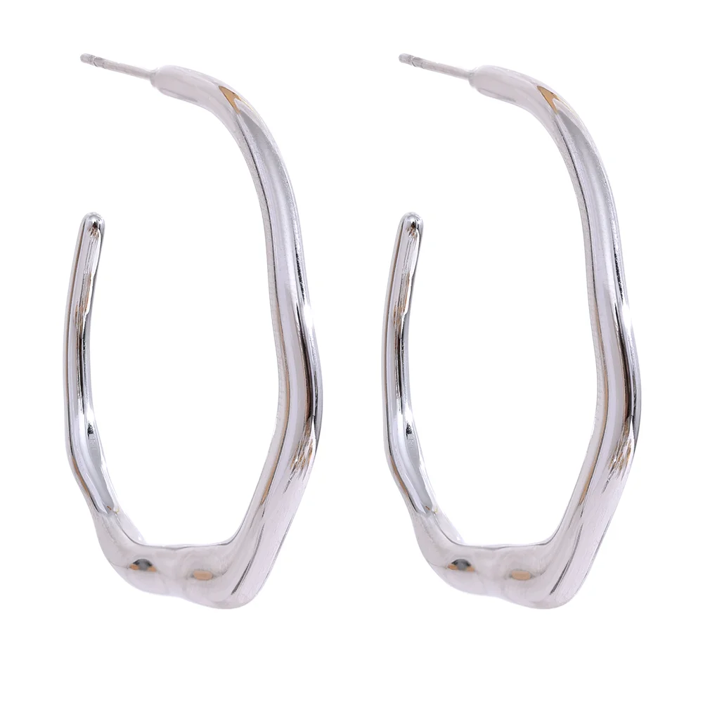 Minimalist geometric earrings in gold-plated stainless steel.