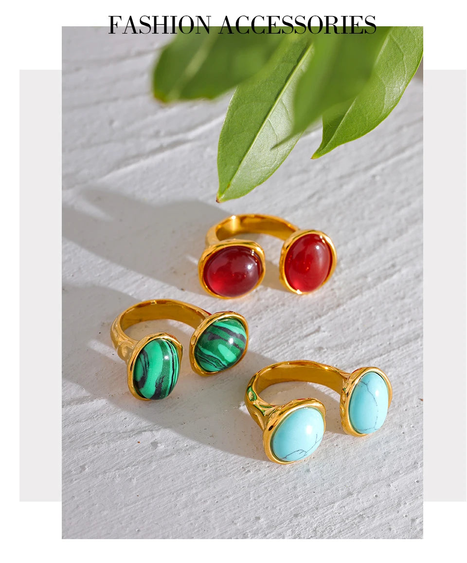 Red natural stone vintage ring in 18K gold-plated stainless steel with natural stone.
