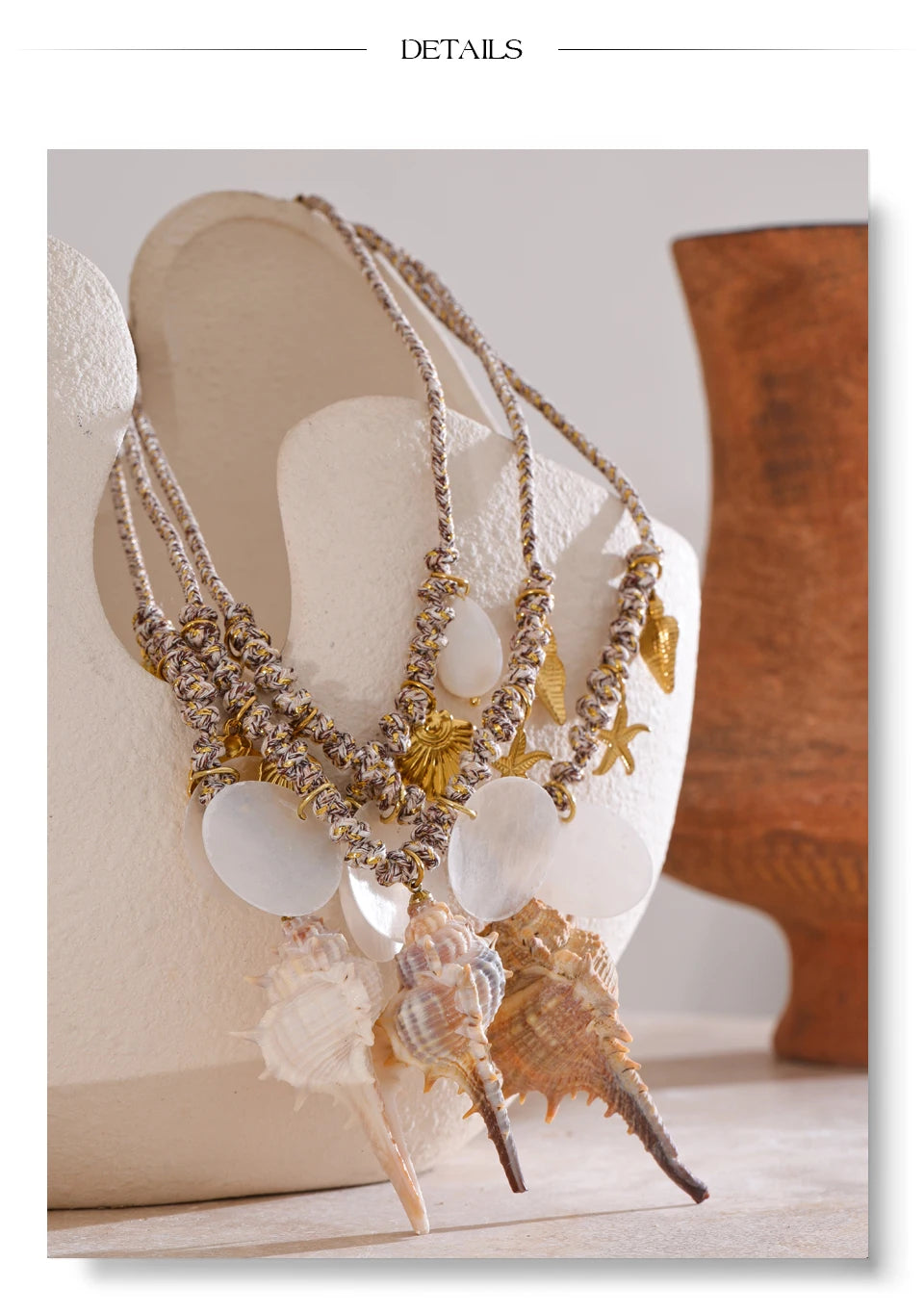 Shell star geometric necklace in gold-plated stainless steel with shell.