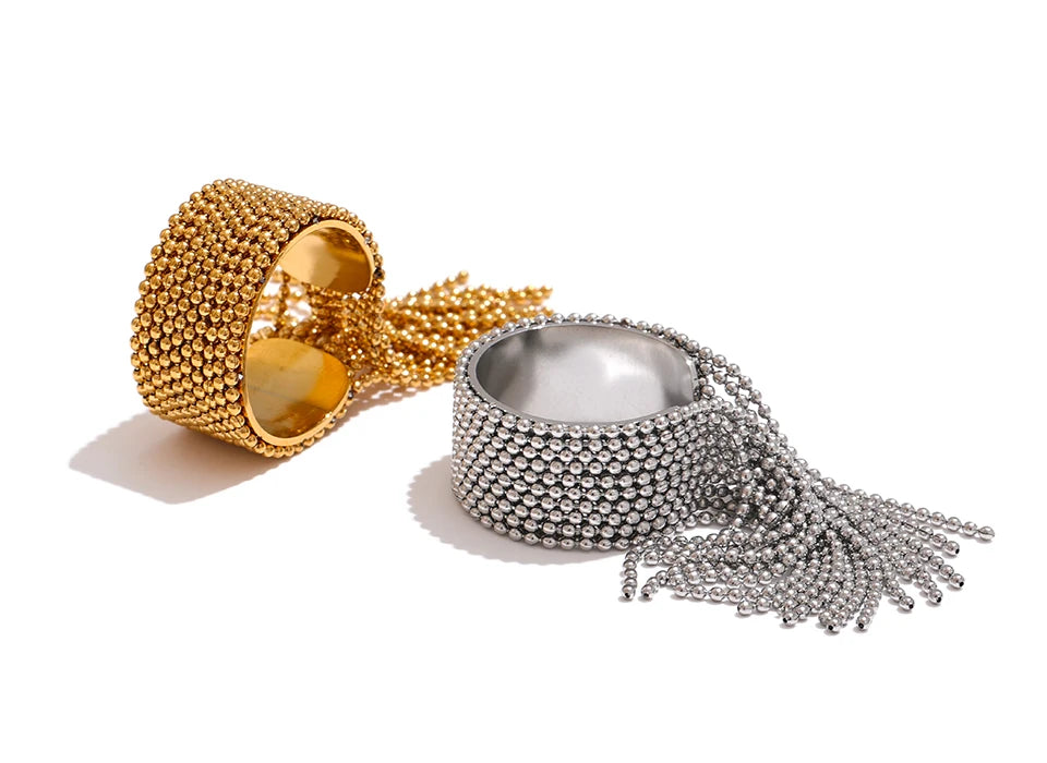Geometric chain ring in 18K gold-plated stainless steel.