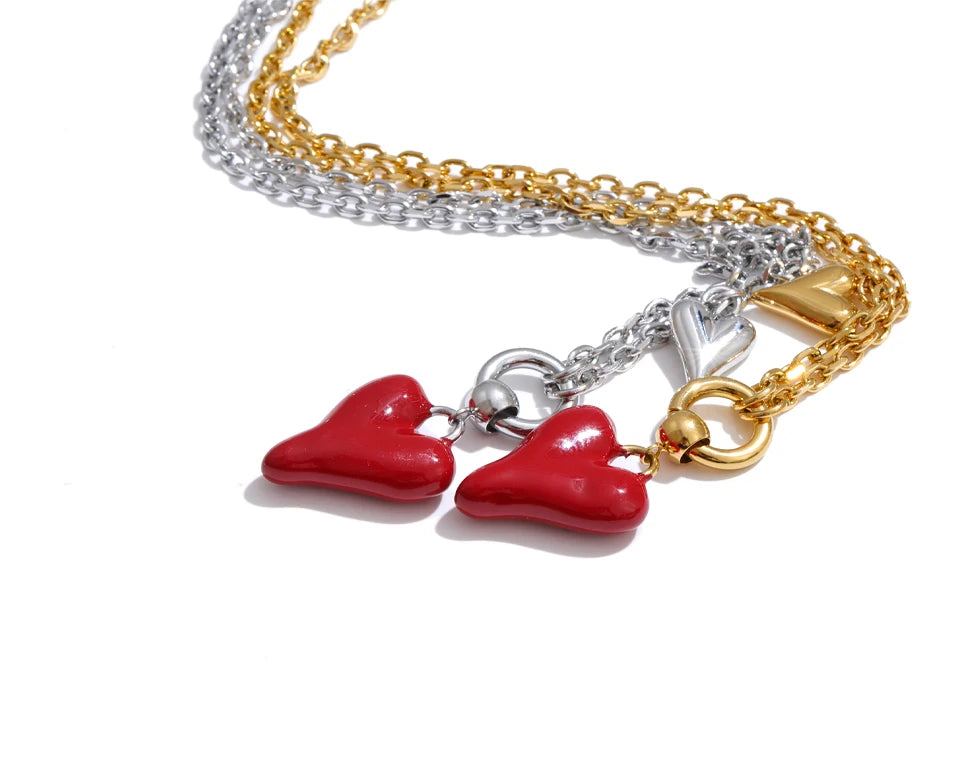Enamel heart necklace in gold-plated stainless steel with enamel.
