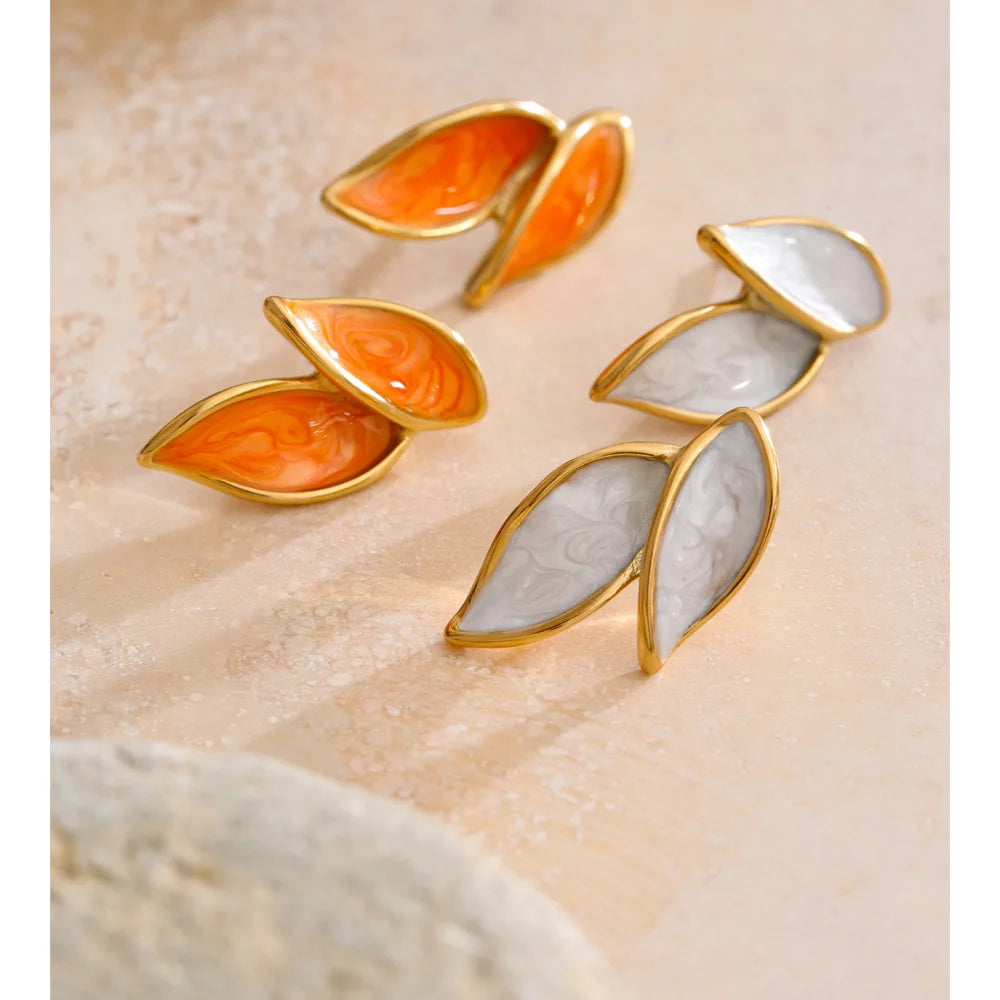White enamel earrings in gold-plated stainless steel with enamel.