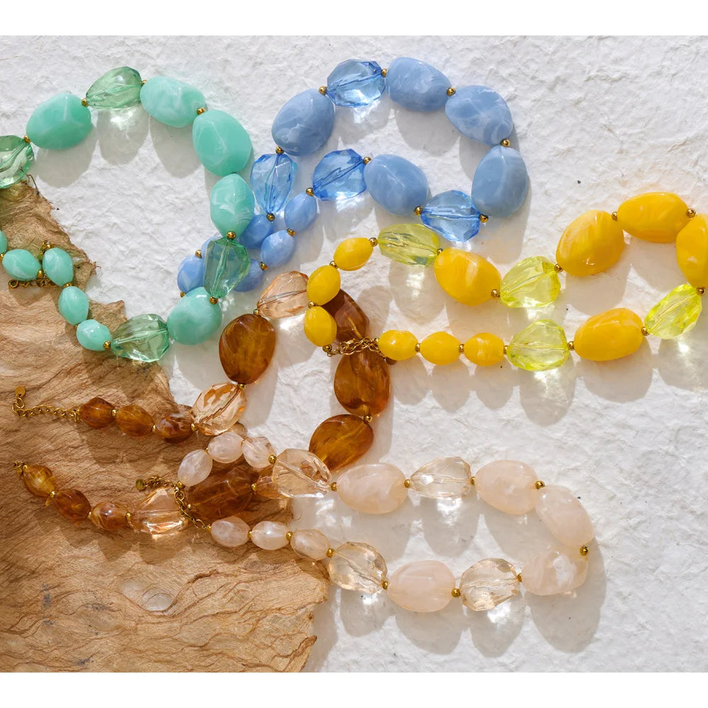 Resin acrylic geometric necklace in gold-plated stainless steel with resin and acrylic.