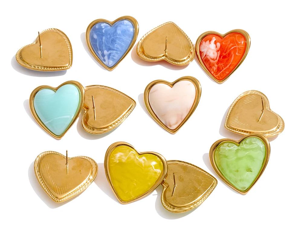 Resin acrylic heart earrings in gold-plated stainless steel with resin and acrylic.