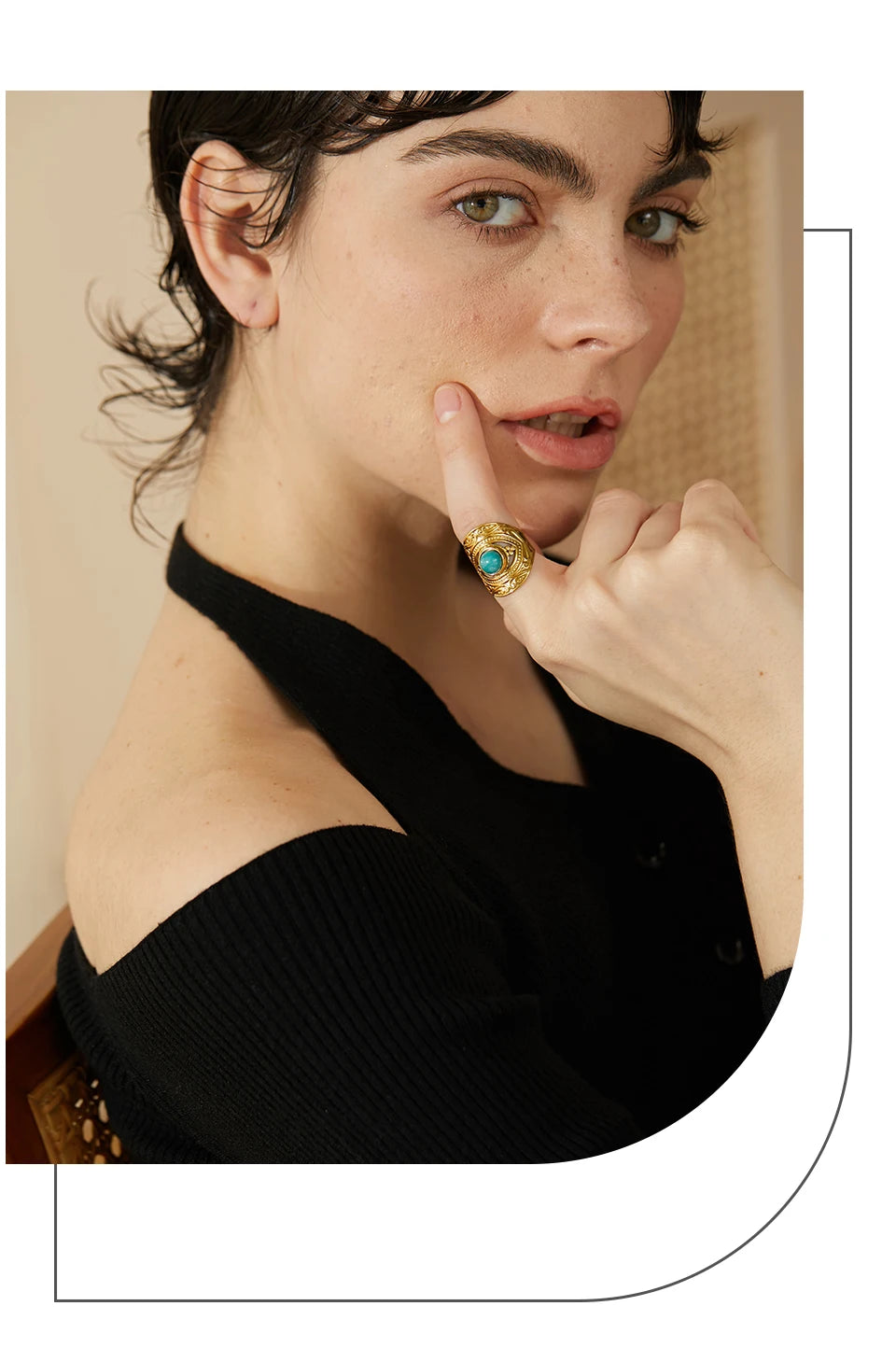 Red natural stone vintage ring in gold-plated stainless steel with natural stone.