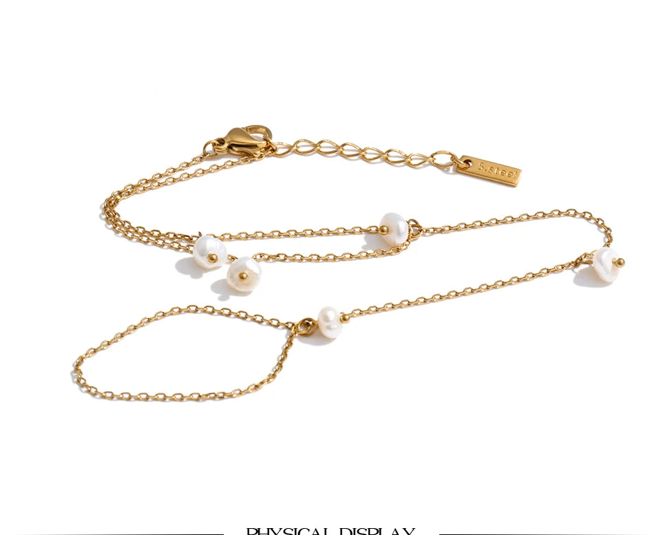 Freshwater Pearl Geometric Chain Bracelet — Gold-Plated Stainless Steel with Freshwater Pearl · PS1068