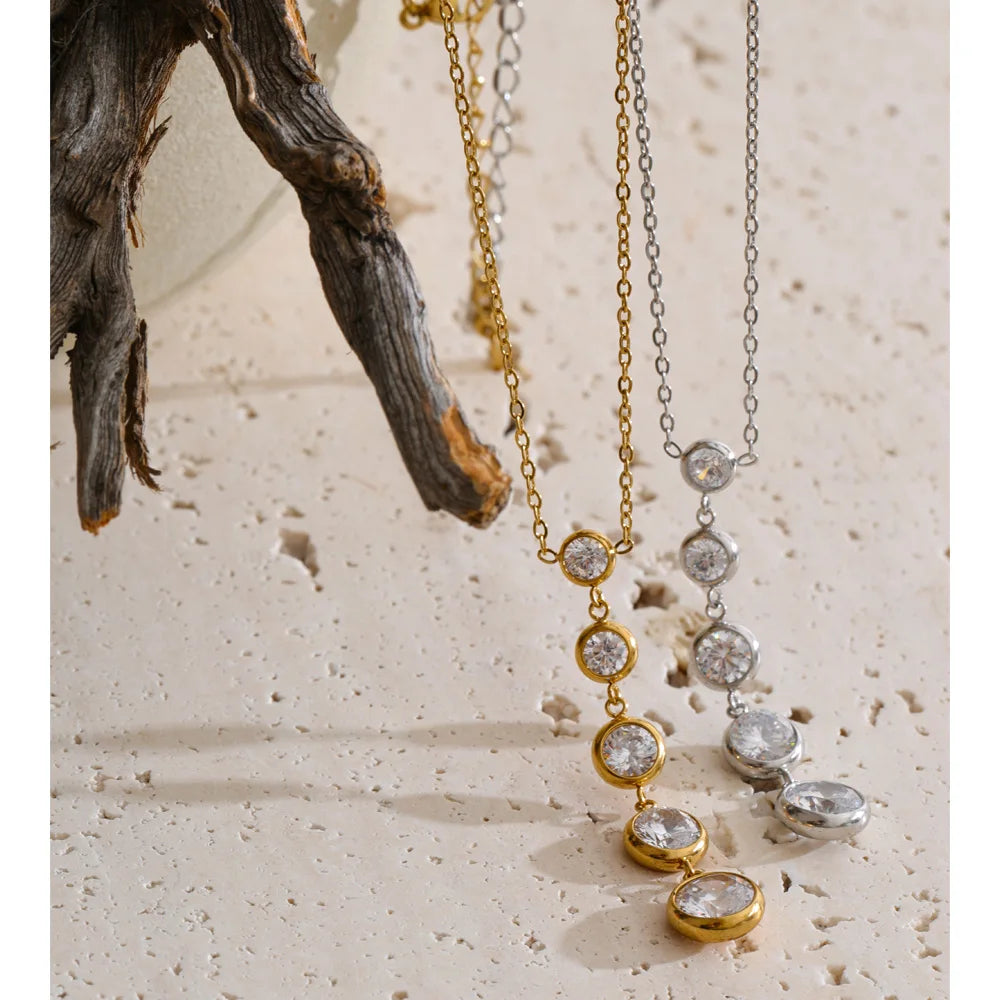 Cubic zirconia geometric chain necklace in gold-plated stainless steel with cubic zirconia.