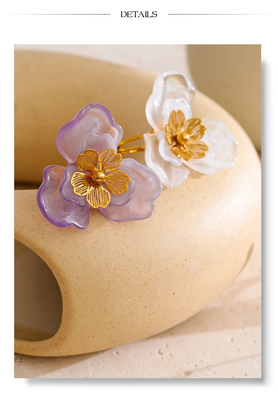 Resin flower ring in 18K gold-plated stainless steel with resin.