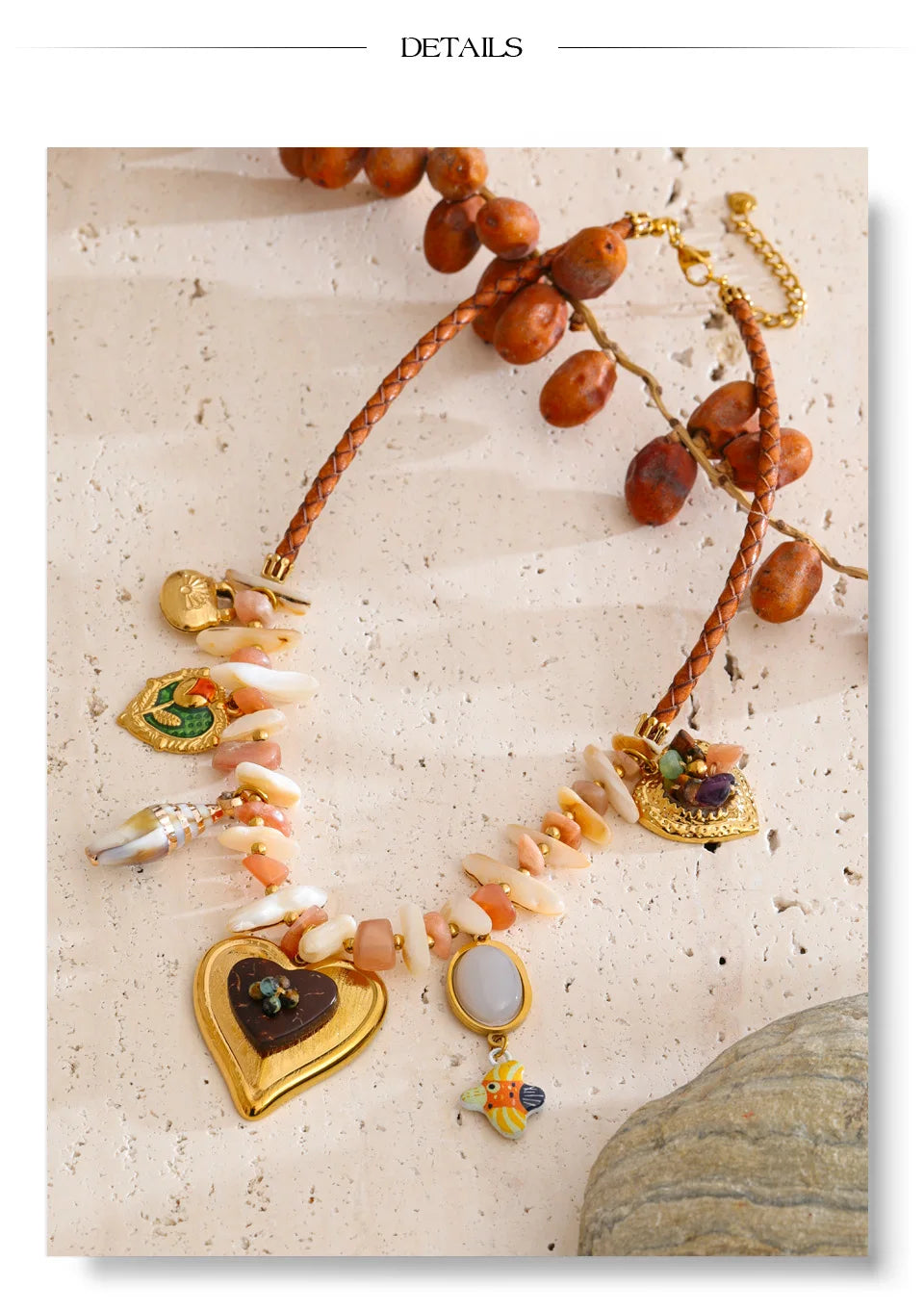 Shell heart flower necklace in gold-plated stainless steel with shell.