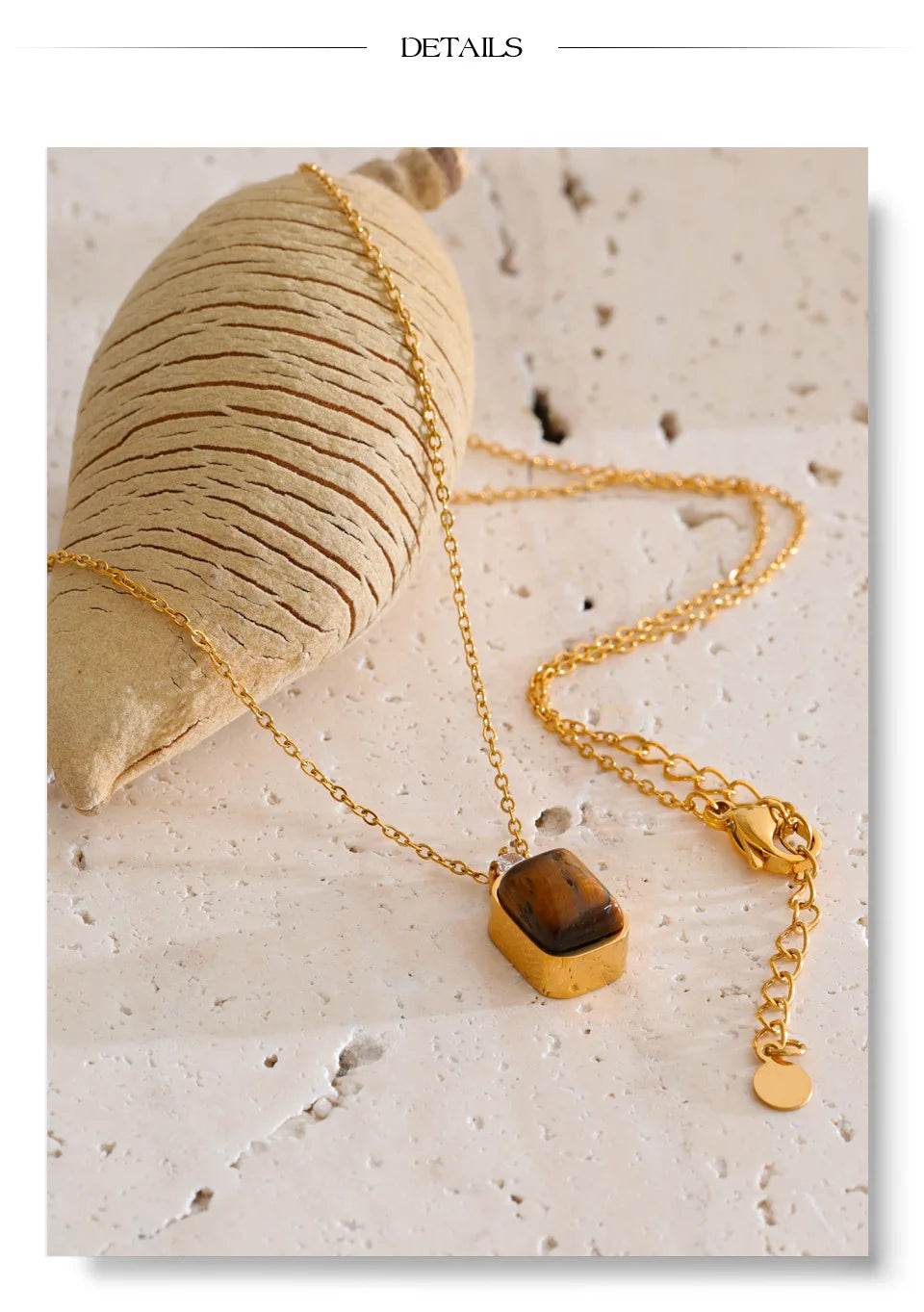 Natural stone geometric necklace in gold-plated stainless steel with natural stone.