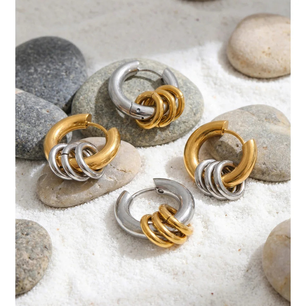Geometric layered earrings in gold-plated stainless steel.