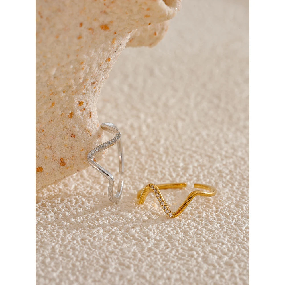 Cubic zirconia geometric ring in 18K gold-plated stainless steel with cubic zirconia.