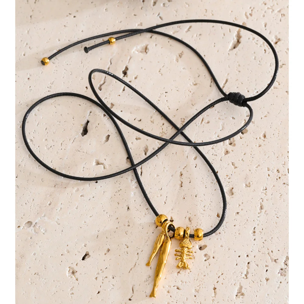 Geometric chain necklace in gold-plated stainless steel.