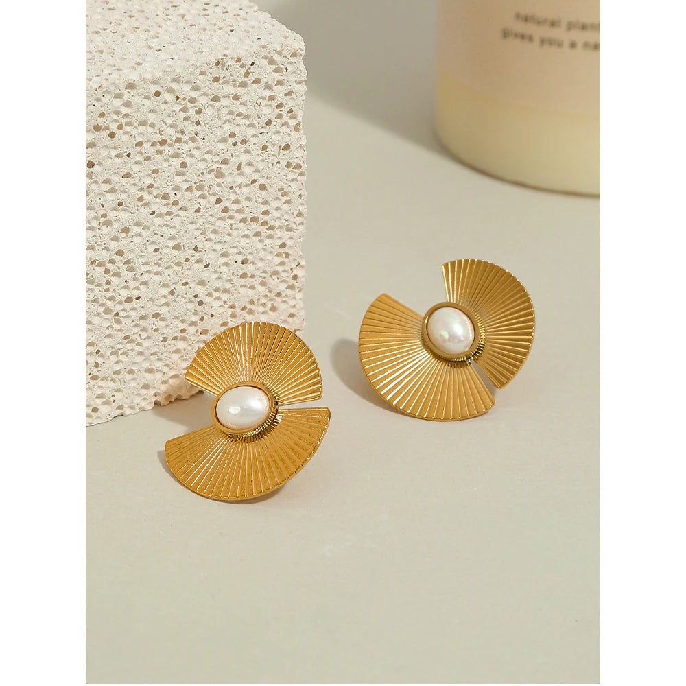 Pearl Flower Stud Earrings — 316L Stainless Steel · PS440
