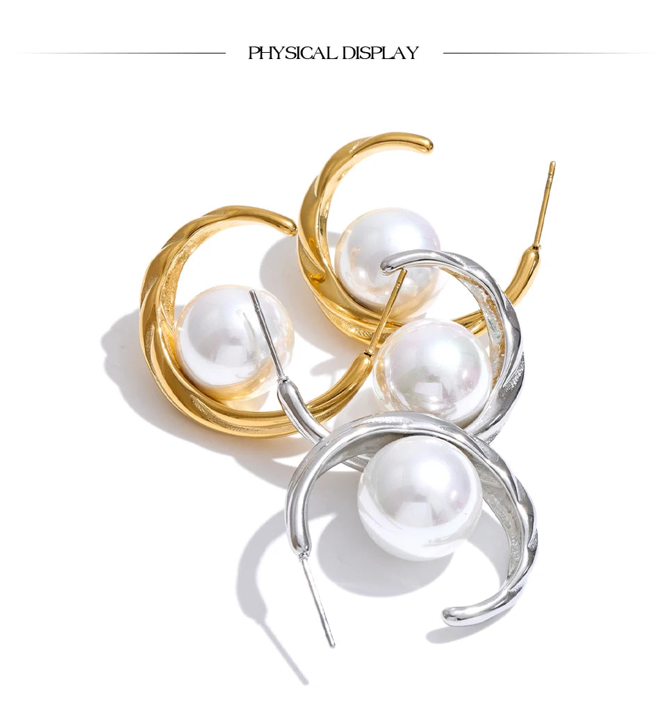 Pearl geometric earrings in gold-plated stainless steel with pearl.