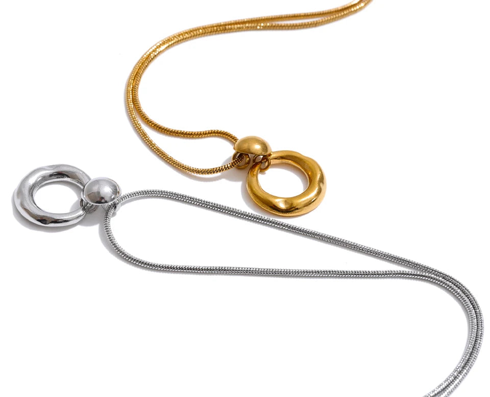 Geometric necklace in gold-plated stainless steel.
