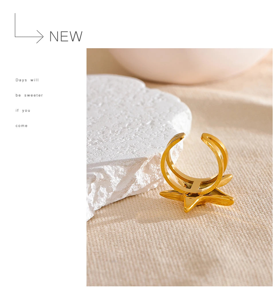 Star ring in 18K gold-plated 316L stainless steel.
