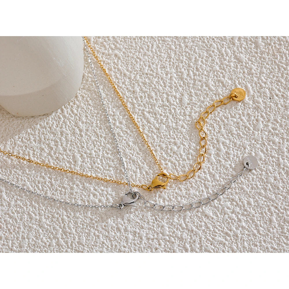 Cubic zirconia geometric necklace in gold-plated stainless steel with cubic zirconia.
