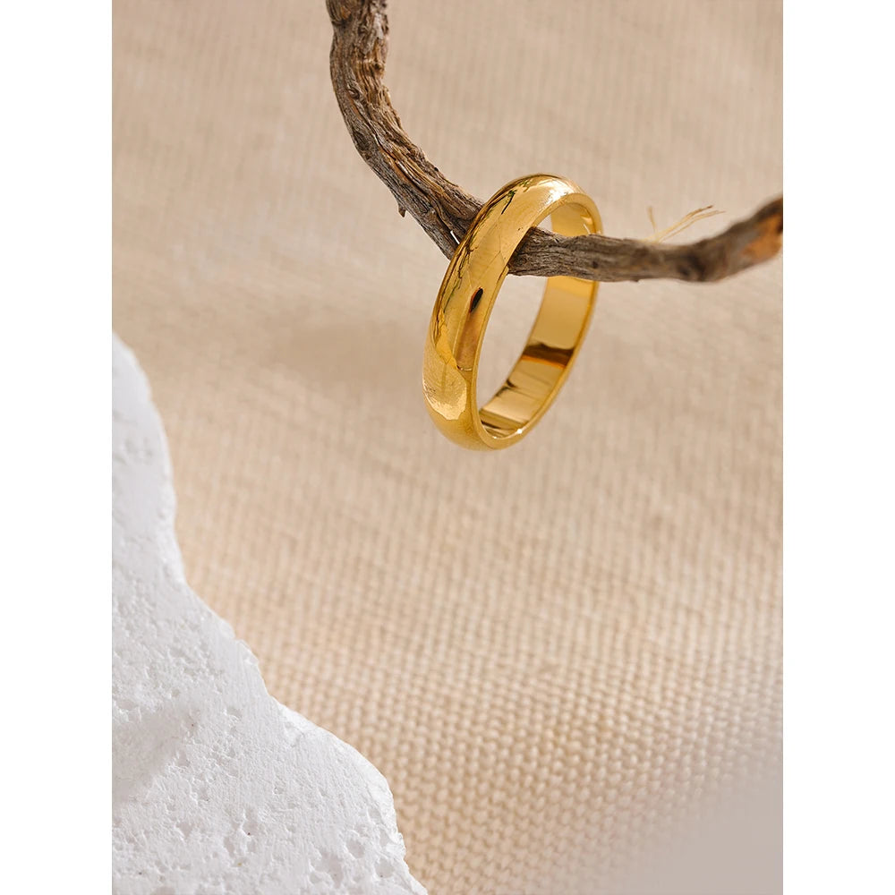 Geometric ring in 18K gold-plated stainless steel.