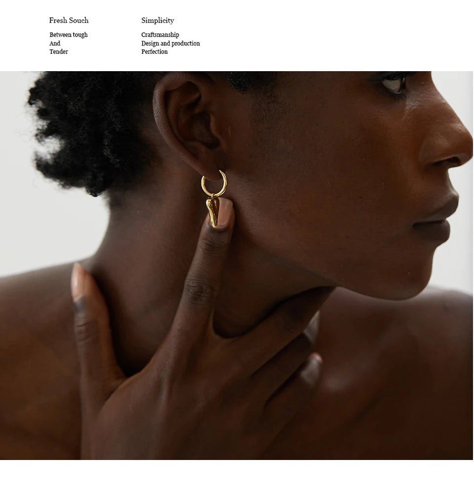 Heart earrings in gold-plated stainless steel.
