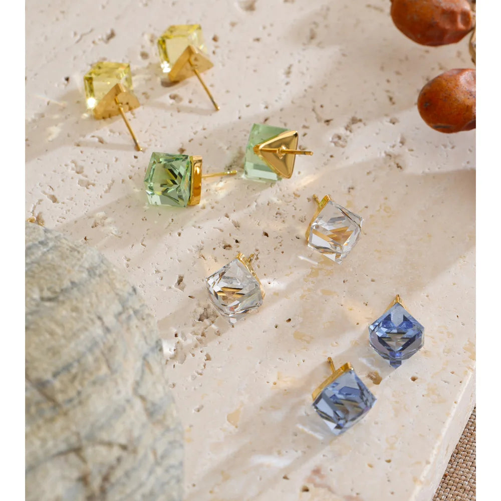 Crystal multi-color geometric earrings in gold-plated stainless steel with crystal.