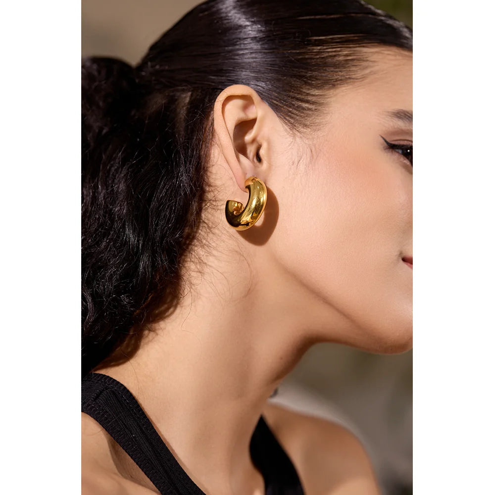 Geometric earrings in gold-plated stainless steel.