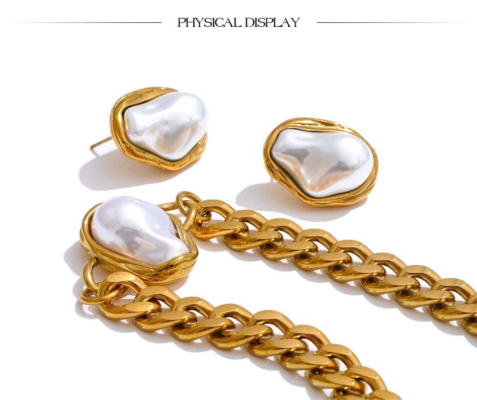 Pearl geometric chain earrings in gold-plated stainless steel with pearl.