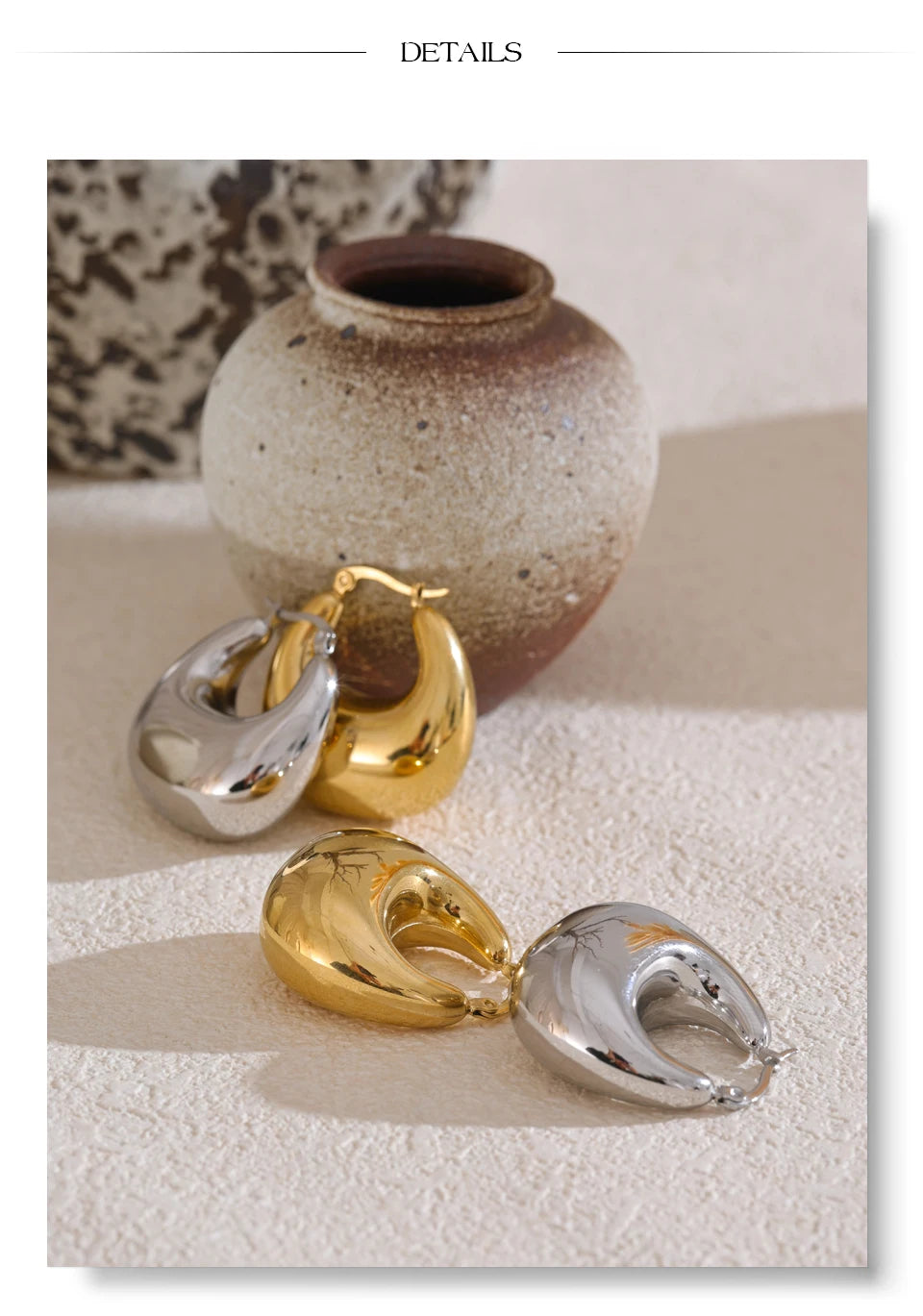 Geometric earrings in gold-plated stainless steel.