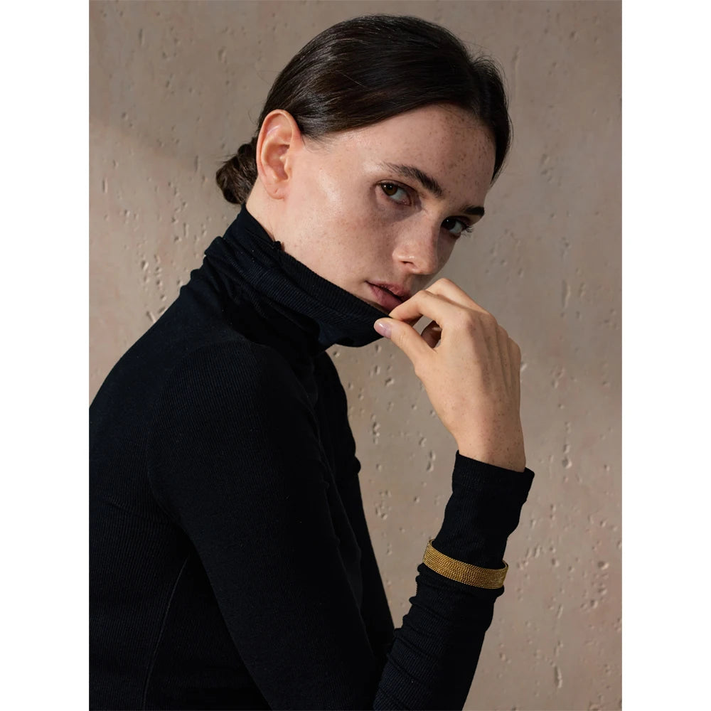 Geometric chain necklace in gold-plated stainless steel.