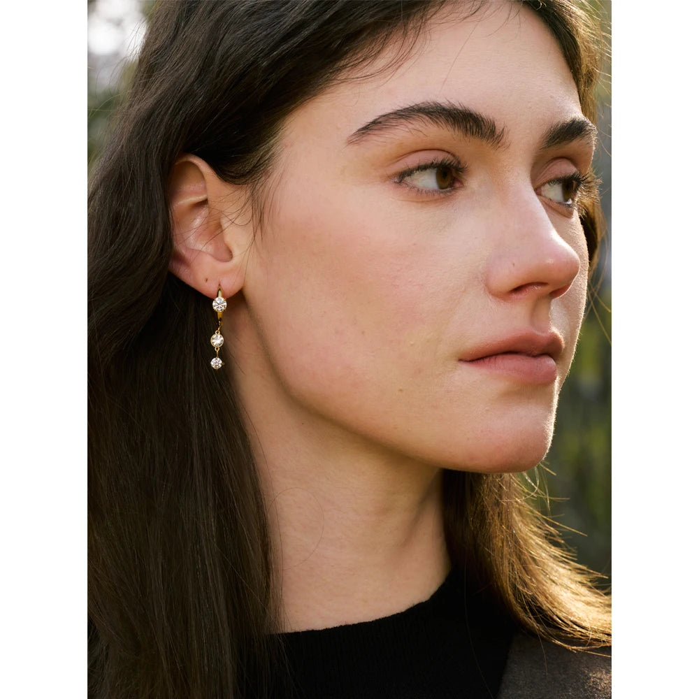 Cubic zirconia geometric earrings in gold-plated stainless steel with cubic zirconia.