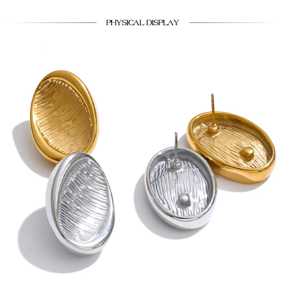 Geometric earrings in gold-plated stainless steel.