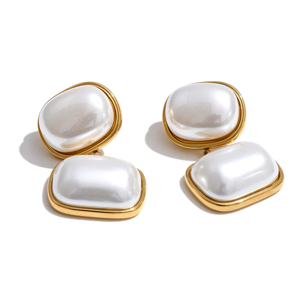 Pearl geometric earrings in gold-plated stainless steel with pearl.
