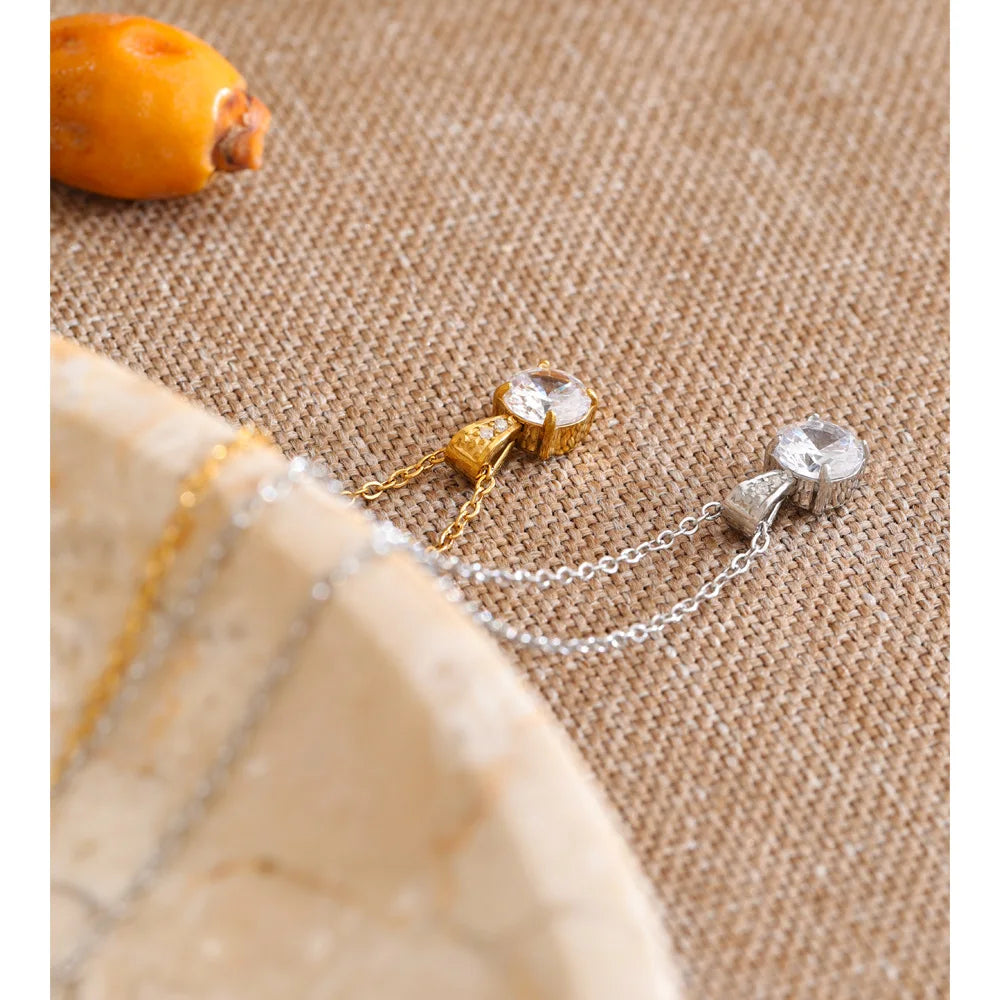 Cubic zirconia geometric necklace in gold-plated stainless steel with cubic zirconia.