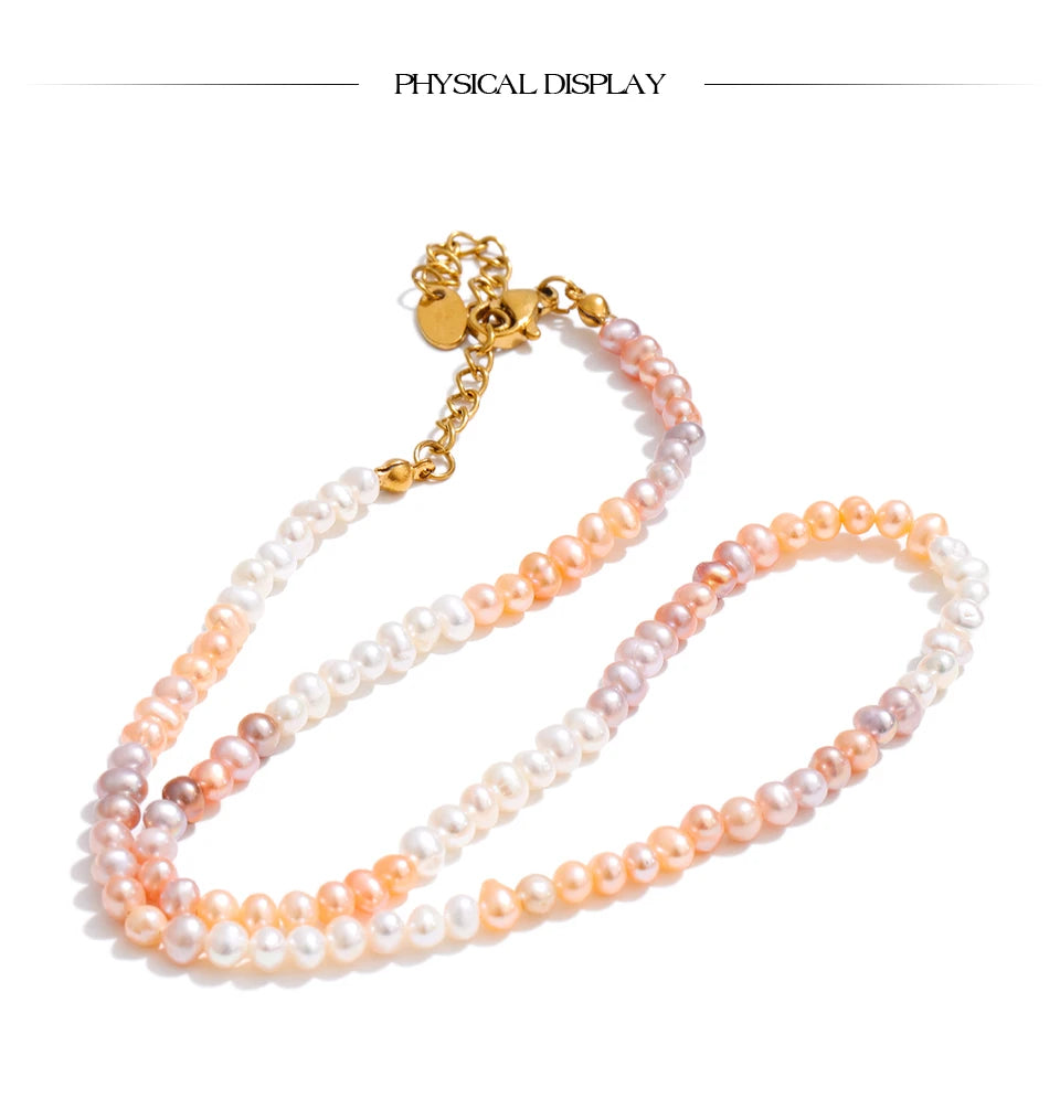 Freshwater pearl geometric necklace in gold-plated stainless steel with freshwater pearl.