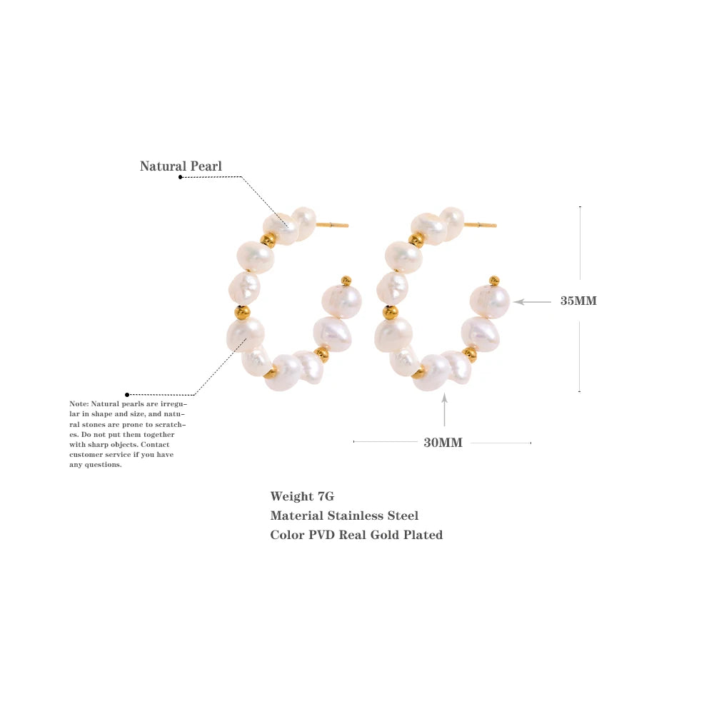 Freshwater pearl geometric earrings in gold-plated stainless steel with freshwater pearl.