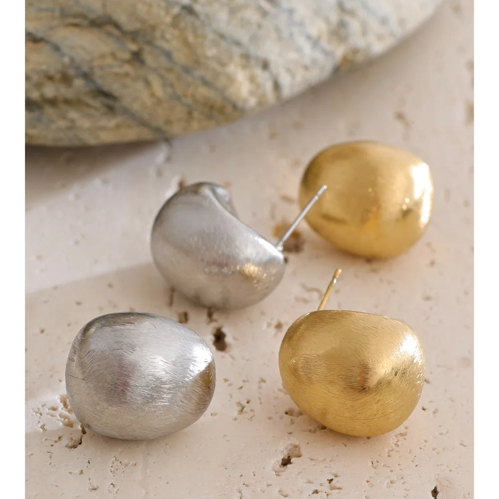 Vintage geometric earrings in gold-plated stainless steel.