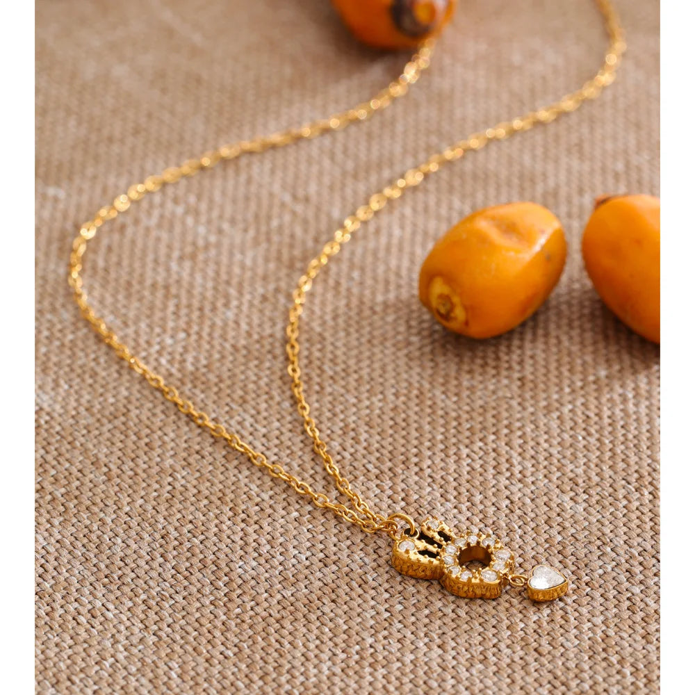 Cubic zirconia necklace in gold-plated stainless steel with cubic zirconia.