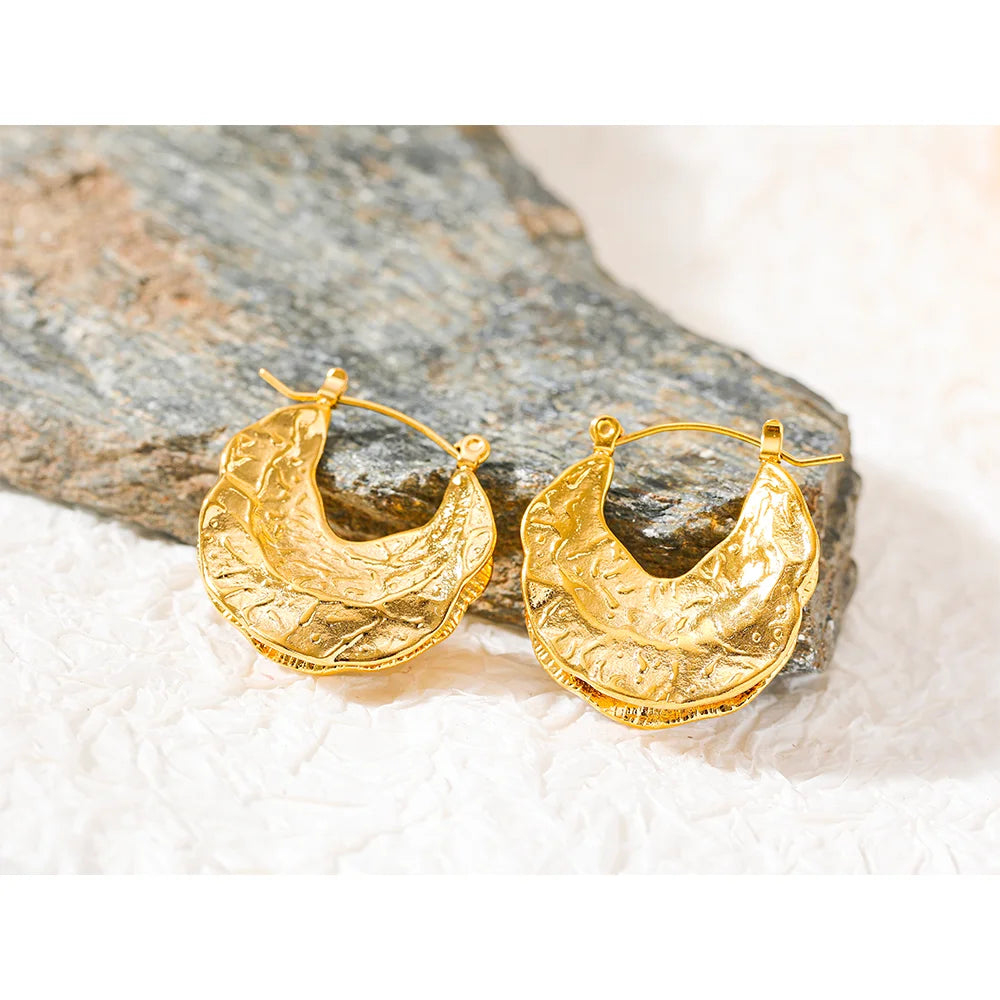 Geometric earrings in 18K gold-plated stainless steel.