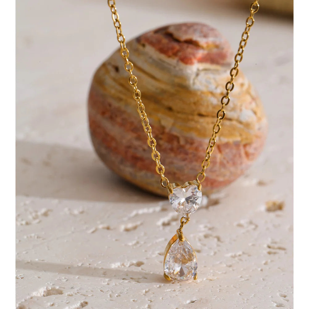 Cubic zirconia heart necklace in gold-plated stainless steel with cubic zirconia.