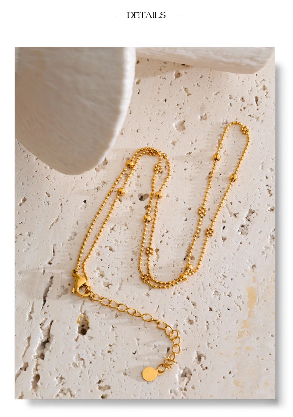 Geometric chain necklace in gold-plated stainless steel.