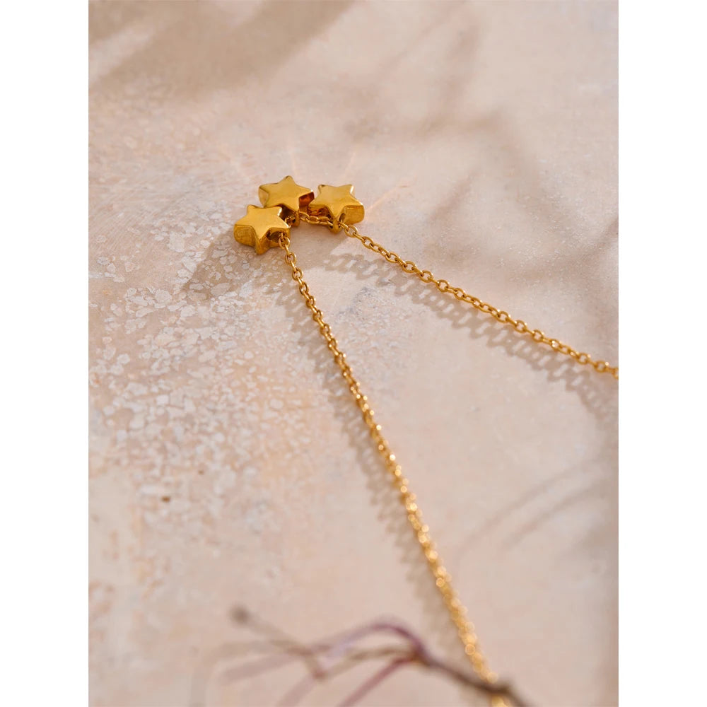 Star necklace in gold-plated stainless steel.