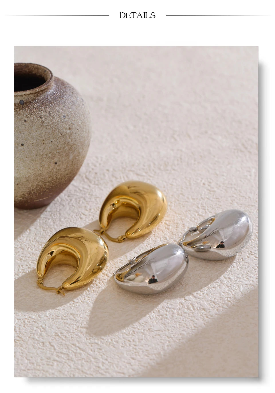 Geometric earrings in gold-plated stainless steel.