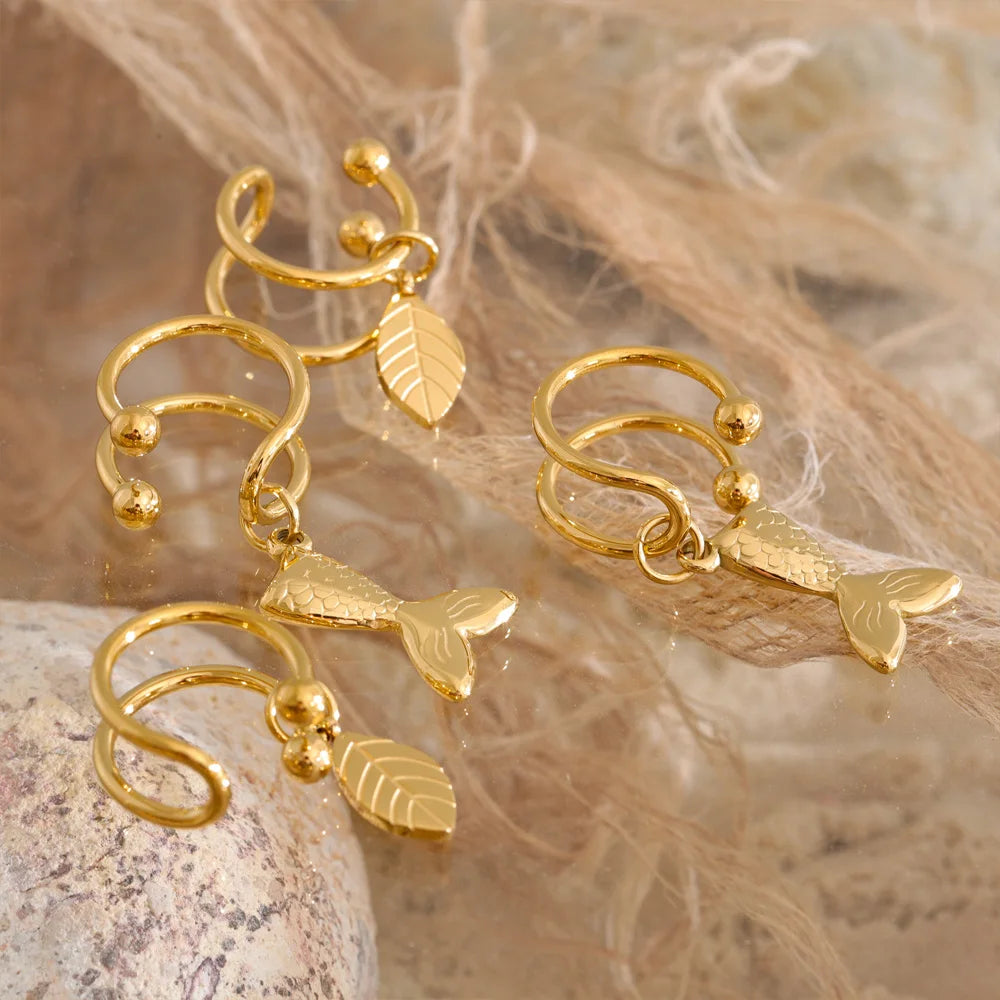 Geometric earrings in gold-plated stainless steel.